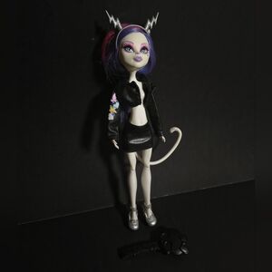 Monster High Catrine DeMew 2011 Faux Leather Outfit with Silver Purple Access.